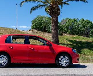 Volkswagen Golf 6 2012 disponibile per il noleggio a Barcellona, con limite di chilometraggio di 10 km/giorno.