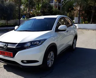 Vista frontale di un noleggio Honda HR-V a Limassol, Cipro ✓ Auto #1161. ✓ Cambio Automatico TM ✓ 0 recensioni.