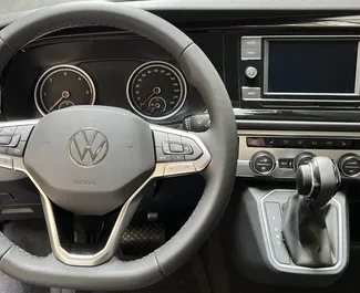 Noleggio auto Volkswagen Multivan 2022 in Cechia, con carburante Diesel e 148 cavalli di potenza ➤ A partire da 90 EUR al giorno.