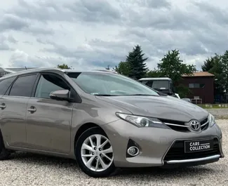 Vista frontale di un noleggio Toyota Auris a Barcellona, Spagna ✓ Auto #4760. ✓ Cambio Manuale TM ✓ 0 recensioni.