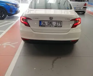 Noleggio Fiat Egea. Auto Economica, Comfort per il noleggio in Turchia ✓ Cauzione di Deposito di 50 USD ✓ Opzioni assicurative RCT, CDW, Furto, Giovane.