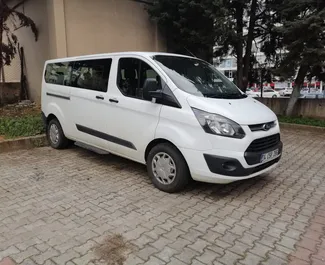 Vista frontale di un noleggio Ford Tourneo Custom all'aeroporto di Istanbul Sabiha Gokcen, Turchia ✓ Auto #4883. ✓ Cambio Manuale TM ✓ 2 recensioni.