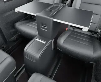 Noleggio Toyota Proace Verso. Auto Comfort, Monovolume per il noleggio in Spagna ✓ Cauzione di Deposito di 800 EUR ✓ Opzioni assicurative RCT, CDW, Furto, All'estero.