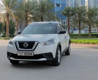Vista frontale di un noleggio Nissan Kicks a Dubai, Emirati Arabi Uniti ✓ Auto #4871. ✓ Cambio Automatico TM ✓ 0 recensioni.