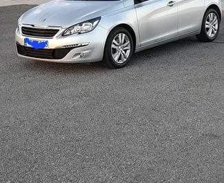 Vista frontale di un noleggio Peugeot 308 a Creta, Grecia ✓ Auto #4125. ✓ Cambio Manuale TM ✓ 0 recensioni.