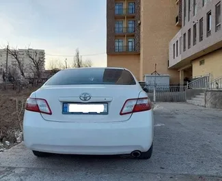 Toyota Camry 2007 disponibile per il noleggio a Tbilisi, con limite di chilometraggio di illimitato.