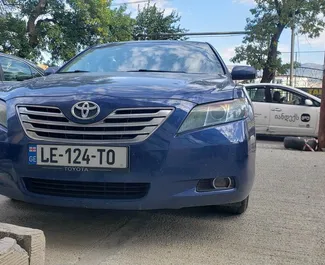 Toyota Camry 2008 disponibile per il noleggio a Tbilisi, con limite di chilometraggio di illimitato.