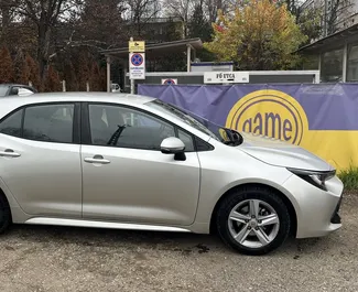 Vista frontale di un noleggio Toyota Corolla a Budapest, Ungheria ✓ Auto #5063. ✓ Cambio Automatico TM ✓ 1 recensioni.