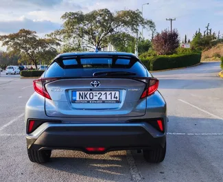 Noleggio Toyota C-HR. Auto Economica, Comfort, Crossover per il noleggio in Grecia ✓ Cauzione di Deposito di 750 EUR ✓ Opzioni assicurative RCT, CDW, Furto.