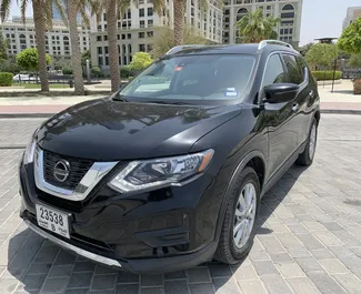 Noleggio auto Nissan Rogue 2019 negli Emirati Arabi Uniti, con carburante Benzina e 154 cavalli di potenza ➤ A partire da 90 AED al giorno.