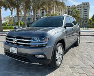 Vista frontale di un noleggio Volkswagen Atlas a Dubai, Emirati Arabi Uniti ✓ Auto #5122. ✓ Cambio Automatico TM ✓ 1 recensioni.