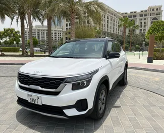 Vista frontale di un noleggio Kia Seltos a Dubai, Emirati Arabi Uniti ✓ Auto #5128. ✓ Cambio Automatico TM ✓ 1 recensioni.