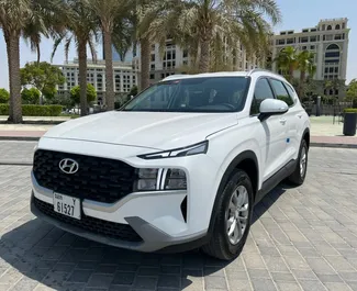 Vista frontale di un noleggio Hyundai Santa Fe a Dubai, Emirati Arabi Uniti ✓ Auto #5120. ✓ Cambio Automatico TM ✓ 0 recensioni.