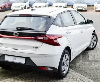 Noleggio auto Hyundai i20 2022 in Slovacchia, con carburante Benzina e 100 cavalli di potenza ➤ A partire da 34 EUR al giorno.