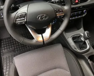 Noleggio Hyundai i30. Auto Economica, Comfort per il noleggio in Austria ✓ Cauzione di Deposito di 300 EUR ✓ Opzioni assicurative RCT, CDW, SCDW, Furto, Giovane.