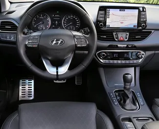 Noleggio Hyundai i30 Combi. Auto Economica, Comfort per il noleggio in Slovacchia ✓ Cauzione di Deposito di 300 EUR ✓ Opzioni assicurative RCT, CDW, SCDW, Furto, Giovane.