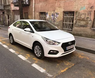 Vista frontale di un noleggio Hyundai Accent a Tbilisi, Georgia ✓ Auto #5441. ✓ Cambio Automatico TM ✓ 0 recensioni.
