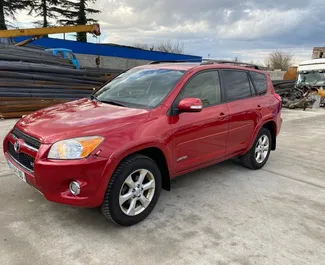 Vista frontale di un noleggio Toyota Rav4 a Kutaisi, Georgia ✓ Auto #5422. ✓ Cambio Automatico TM ✓ 0 recensioni.