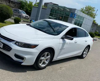 Vista frontale di un noleggio Chevrolet Malibu a Kutaisi, Georgia ✓ Auto #5424. ✓ Cambio Automatico TM ✓ 0 recensioni.