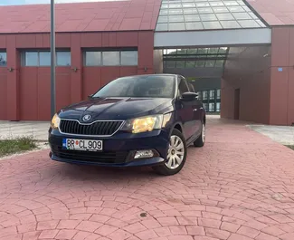 Vista frontale di un noleggio Skoda Fabia in Becici, Montenegro ✓ Auto #4497. ✓ Cambio Automatico TM ✓ 0 recensioni.