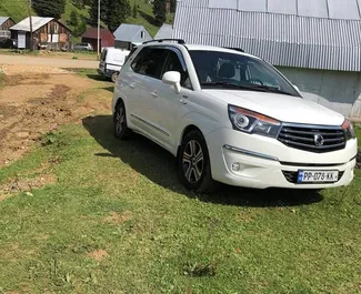 Noleggio SsangYong Korando Turismo. Auto Comfort, Monovolume per il noleggio in Georgia ✓ Cauzione di Deposito di 300 GEL ✓ Opzioni assicurative RCT, CDW, SCDW, All'estero.