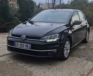 Vista frontale di un noleggio Volkswagen Golf 7 a Rafailovici, Montenegro ✓ Auto #5565. ✓ Cambio Automatico TM ✓ 0 recensioni.