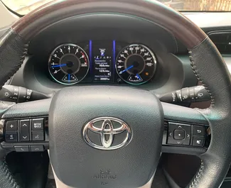 Toyota Fortuner 2019 con sistema A trazione integrale, disponibile a Tbilisi.