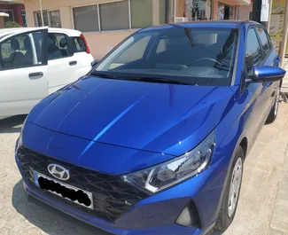 Vista frontale di un noleggio Hyundai i20 a Creta, Grecia ✓ Auto #5749. ✓ Cambio Manuale TM ✓ 0 recensioni.