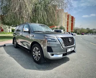 Noleggio Nissan Patrol. Auto Premium, Lusso, SUV per il noleggio negli Emirati Arabi Uniti ✓ Cauzione di Deposito di 2000 AED ✓ Opzioni assicurative RCT, CDW, SCDW, Passeggeri, Furto.