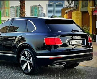 Noleggio Bentley Bentayga. Auto Premium, Lusso, Crossover per il noleggio negli Emirati Arabi Uniti ✓ Cauzione di Deposito di 5000 AED ✓ Opzioni assicurative RCT.