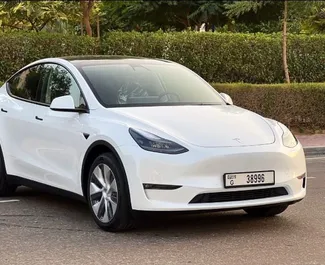 Tesla Model Y – Long Range 2023 con sistema A trazione anteriore, disponibile a Dubai.