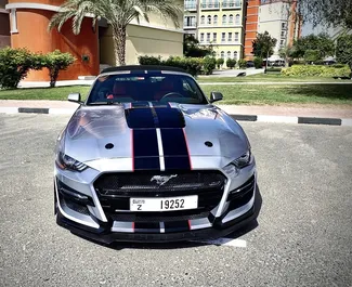 Noleggio auto Ford Mustang Cabrio 2020 negli Emirati Arabi Uniti, con carburante Benzina e 320 cavalli di potenza ➤ A partire da 210 AED al giorno.