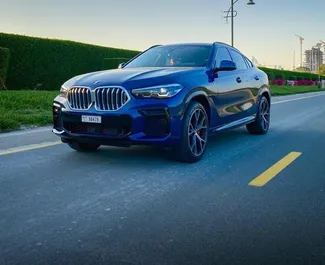 Vista frontale di un noleggio BMW X6 a Dubai, Emirati Arabi Uniti ✓ Auto #5984. ✓ Cambio Automatico TM ✓ 0 recensioni.