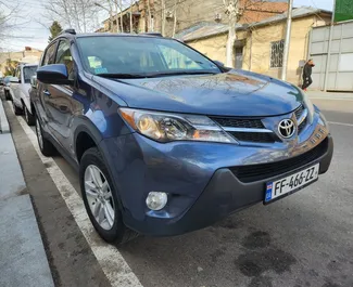 Vista frontale di un noleggio Toyota Rav4 a Kutaisi, Georgia ✓ Auto #5809. ✓ Cambio Automatico TM ✓ 5 recensioni.