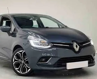 Vista frontale di un noleggio Renault Clio 4 a Rodi, Grecia ✓ Auto #5849. ✓ Cambio Manuale TM ✓ 0 recensioni.