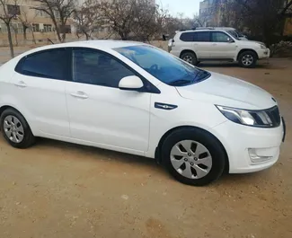 Vista frontale di un noleggio Kia Rio ad Aktau, Kazakistan ✓ Auto #6267. ✓ Cambio Automatico TM ✓ 0 recensioni.