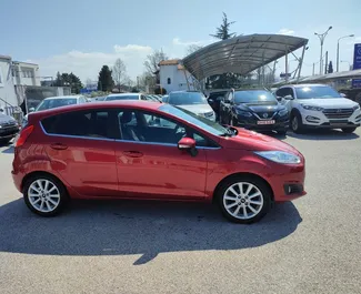 Interni di Ford Fiesta in affitto in Grecia. Un'ottima auto da 5 posti con cambio Manuale.