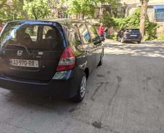 Noleggio auto Honda Fit 2008 in Georgia, con carburante Benzina e 108 cavalli di potenza ➤ A partire da 55 GEL al giorno.