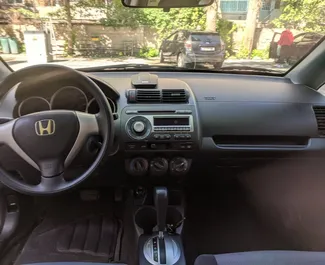 Motore Benzina da 1,5L di Honda Fit 2008 per il noleggio a Tbilisi.