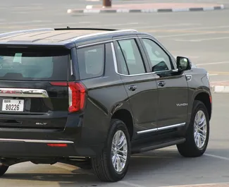 Motore Benzina da 5,7L di GMC Yukon 2022 per il noleggio a Dubai.