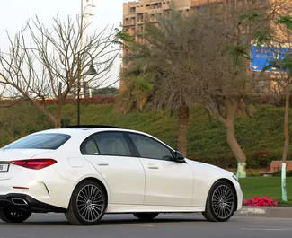 Noleggio Mercedes-Benz C200. Auto Comfort, Premium per il noleggio negli Emirati Arabi Uniti ✓ Cauzione di Deposito di 2000 AED ✓ Opzioni assicurative RCT, CDW.