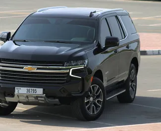 Vista frontale di un noleggio Chevrolet Tahoe a Dubai, Emirati Arabi Uniti ✓ Auto #5990. ✓ Cambio Automatico TM ✓ 0 recensioni.