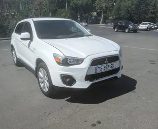 Vista frontale di un noleggio Mitsubishi Outlander Sport a Tbilisi, Georgia ✓ Auto #5823. ✓ Cambio Automatico TM ✓ 0 recensioni.