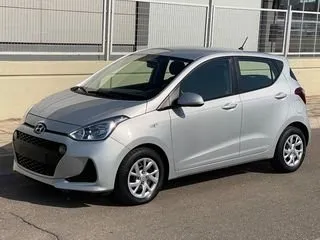 Vista frontale di un noleggio Hyundai i10 a Rodi, Grecia ✓ Auto #5841. ✓ Cambio Manuale TM ✓ 0 recensioni.