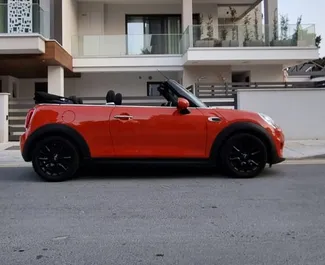 Mini Cooper Cabrio 2019 con sistema A trazione anteriore, disponibile a Limassol.