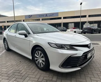 Vista frontale di un noleggio Toyota Camry a Dubai, Emirati Arabi Uniti ✓ Auto #6170. ✓ Cambio Automatico TM ✓ 0 recensioni.