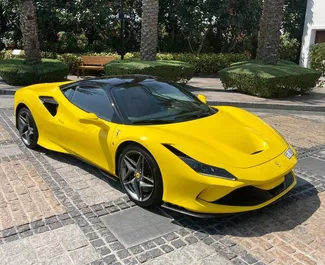 Vista frontale di un noleggio Ferrari F8 a Dubai, Emirati Arabi Uniti ✓ Auto #5992. ✓ Cambio Automatico TM ✓ 0 recensioni.