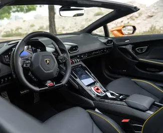 Noleggio Lamborghini Huracan Evo Cabrio. Auto Premium, Lusso, Cabrio per il noleggio negli Emirati Arabi Uniti ✓ Cauzione di Deposito di 5000 AED ✓ Opzioni assicurative RCT.