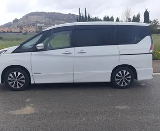 Vista frontale di un noleggio Nissan Serena a Larnaca, Cipro ✓ Auto #6506. ✓ Cambio Automatico TM ✓ 0 recensioni.