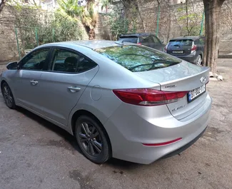 Motore Benzina da 2,0L di Hyundai Elantra 2018 per il noleggio all'aeroporto di Tbilisi.